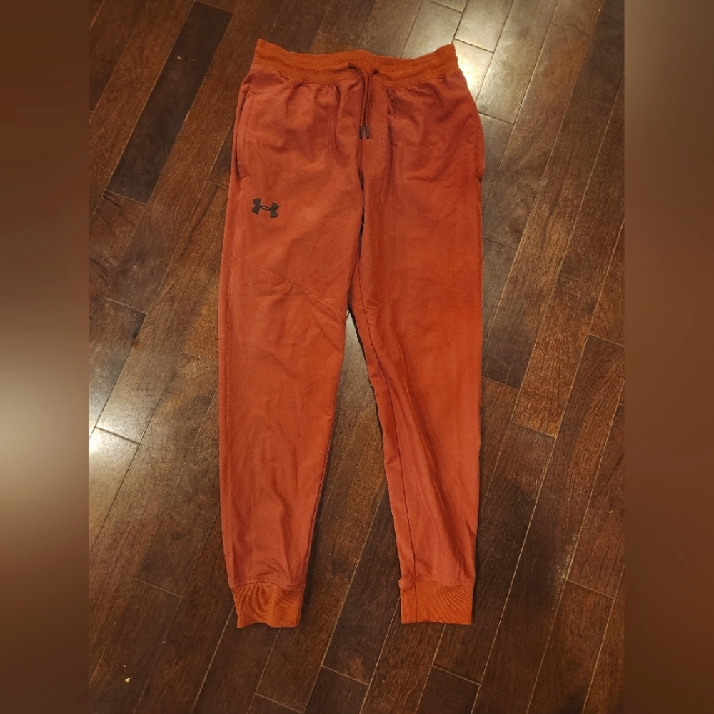 Under Armour Men's Joggers HEATgear Sweatpants Brick Red Loose Fit Size L EUC